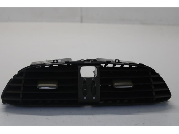 Dashboard vent from a Fiat Bravo (198A) 1.4 16V 2007