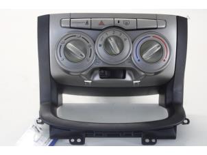 Usados Panel de control de calefacción Daihatsu Sirion 2 (M3) 1.3 16V DVVT Precio de solicitud ofrecido por Gebr Opdam B.V.