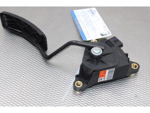 Used Accelerator pedal Renault Kangoo Express (FW) 1.5 dCi 75 FAP Price on request offered by Gebr Opdam B.V.
