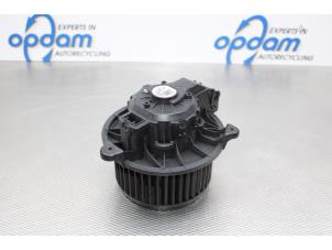 Używane Silnik wentylatora nagrzewnicy Ford B-Max (JK8) 1.0 EcoBoost 12V 100 Cena € 60,00 Procedura marży oferowane przez Gebr Opdam B.V.