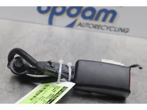 Używane Wtyk pasa bezpieczenstwa prawy przód Hyundai i10 (B5) 1.0 12V Cena na żądanie oferowane przez Gebr Opdam B.V.
