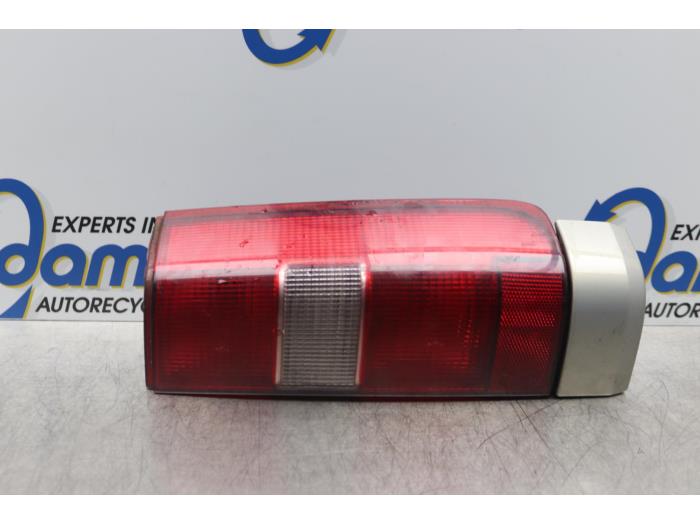 Taillight, right from a Volvo V70 (GW/LW/LZ) 2.4 20V 140 1999
