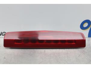 Używane Dodatkowe swiatlo stopu srodek Opel Zafira (M75) 1.8 16V Ecotec Cena na żądanie oferowane przez Gebr Opdam B.V.