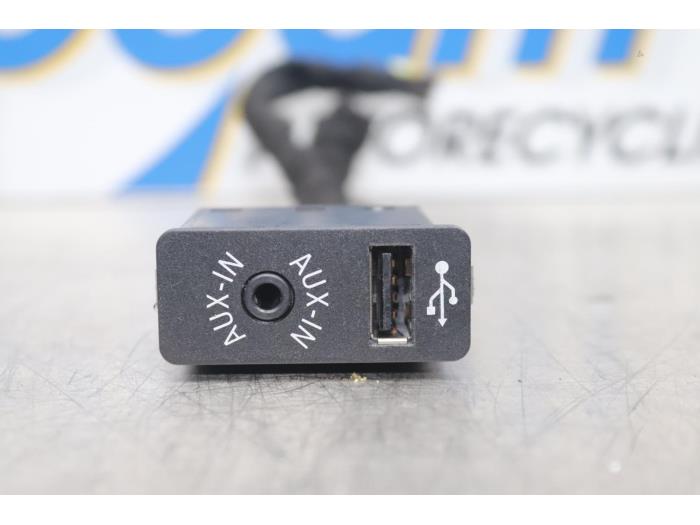 Connexion USB d'un MINI Mini (F56) 1.2 12V One, One First 2015