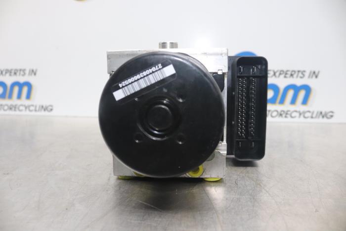 Gebrauchte ABS Pumpe BMW 1 serie (F20) 118d 2.0 16V Preis € 128,00 Margenregelung angeboten von Gebr Opdam B.V.