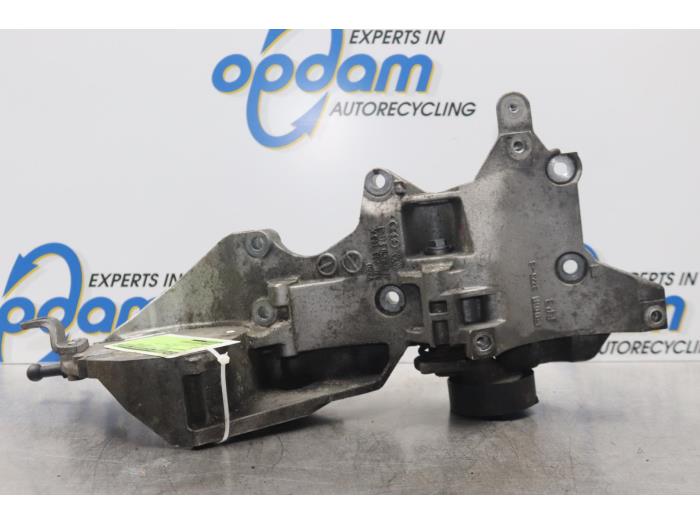 Usagé Support dynamo bas Volkswagen Golf VI Variant (AJ5/1KA) 2.0 GTD 16V Prix sur demande proposé par Gebr Opdam B.V.
