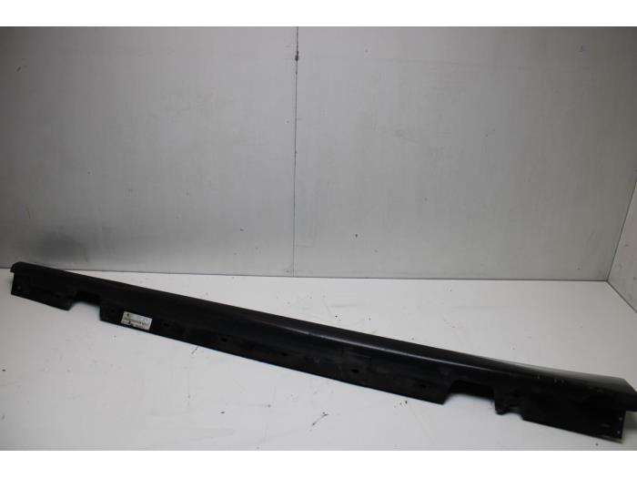 Side skirt, left from a BMW 3 serie Touring (E91) 330Xi 24V 2006