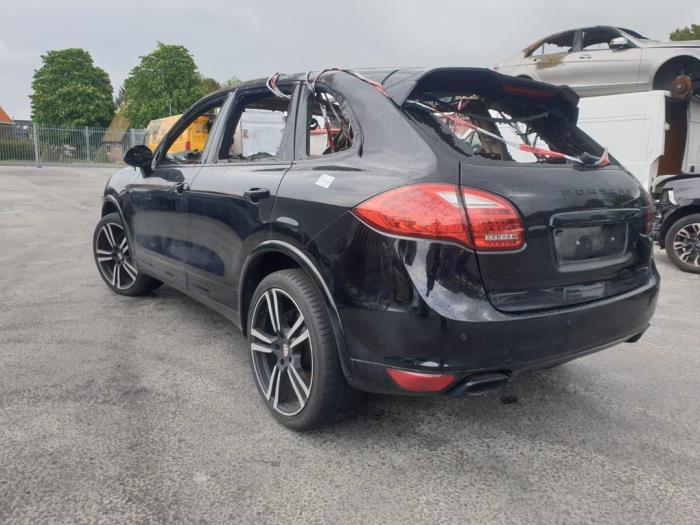 Begagnade Underram Porsche Cayenne II (92A) 3.0 D V6 24V Pris € 255,00 Marginaltabell erbjuds av Gebr Opdam B.V.