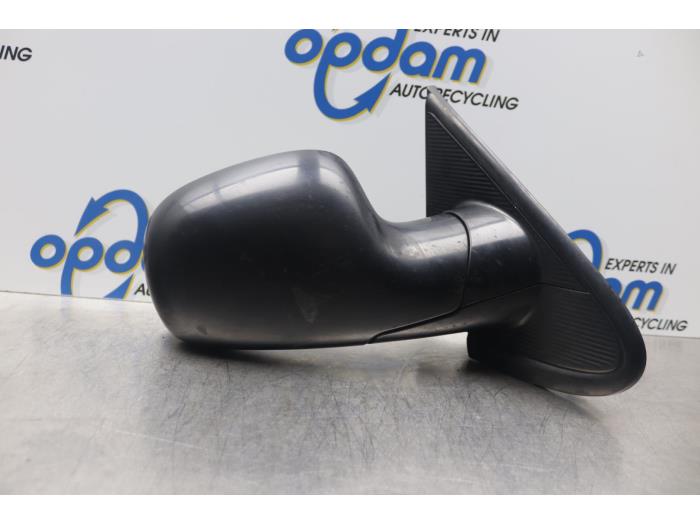 Wing mirror, right from a Chrysler Voyager/Grand Voyager (RG) 2.8 CRD 16V Autom. (Dodge Ram Van) 2007