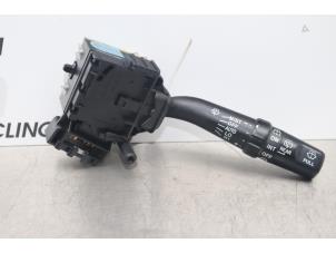 Usados Interruptor de limpiaparabrisas Toyota Avensis Wagon (T25/B1E) 2.0 16V VVT-i D4 Precio € 20,00 Norma de margen ofrecido por Gebr Opdam B.V.