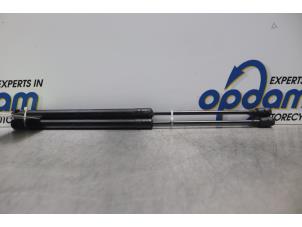 Usagé Verin de coffre Opel Corsa C (F08/68) 1.2 16V Twin Port Prix € 20,00 Règlement à la marge proposé par Gebr Opdam B.V.