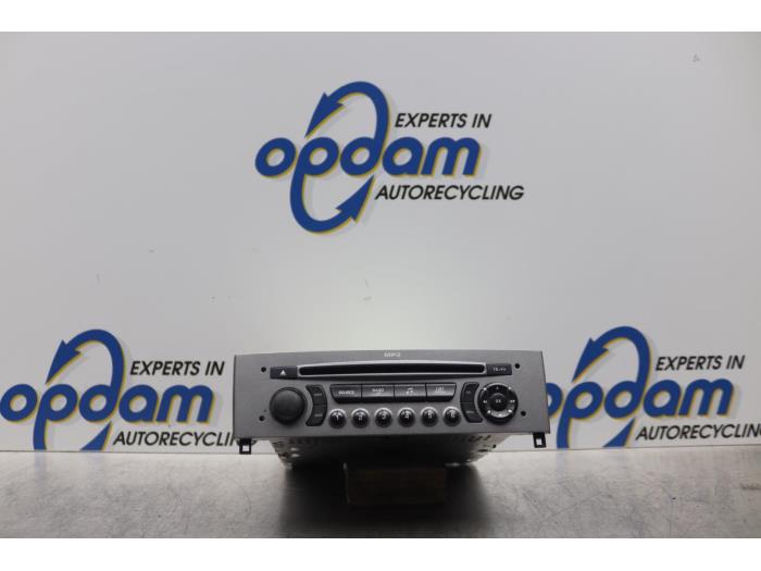 Używane Radio Peugeot 308 SW (4E/H) 1.6 HDiF 16V Cena € 42,00 Procedura marży oferowane przez Gebr Opdam B.V.