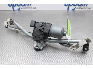Used Wiper motor + mechanism Volkswagen Polo IV (9N1/2/3) 1.4 16V Price € 25,00 Margin scheme offered by Gebr Opdam B.V.