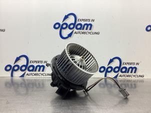 Usados Motor de ventilador de calefactor Opel Astra J (PC6/PD6/PE6/PF6) 1.4 Turbo 16V Precio € 60,00 Norma de margen ofrecido por Gebr Opdam B.V.