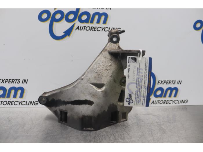 Used Engine mount Volkswagen Polo Price on request offered by Gebr Opdam B.V.