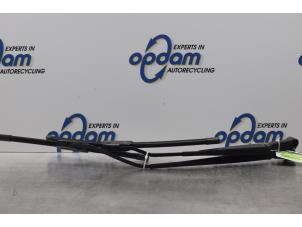 Used Front wiper arm Hyundai Atos 1.1 12V Price € 15,00 Margin scheme offered by Gebr Opdam B.V.