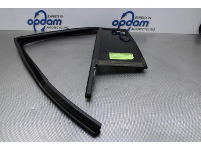 Usados Ventanilla triangular izquierda detrás Jeep Compass (PK) 2.0 16V 4x2 Precio € 21,00 Norma de margen ofrecido por Gebr Opdam B.V.
