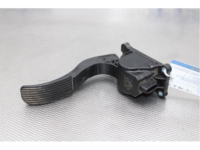 Throttle pedal position sensor from a Mercedes-Benz Sprinter 3,5t (906.63) 319 CDI,BlueTEC V6 24V 2018