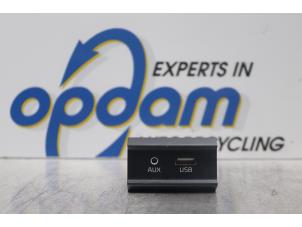 Gebrauchte AUX / USB-Anschluss Kia Picanto (JA) 1.0 12V Preis auf Anfrage angeboten von Gebr Opdam B.V.