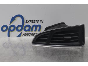 Usados Rejilla de aire de salpicadero Ford Focus Precio € 20,00 Norma de margen ofrecido por Gebr Opdam B.V.