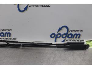 Used Front wiper arm Opel Corsa C (F08/68) 1.4 16V Twin Port Price € 15,00 Margin scheme offered by Gebr Opdam B.V.