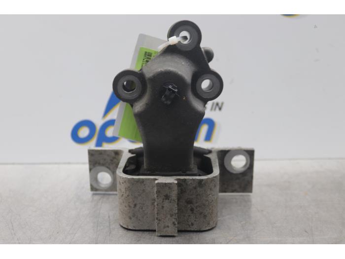 Used Engine mount Dacia Sandero I (BS) 1.2 16V Price on request offered by Gebr Opdam B.V.