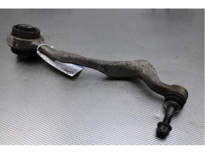 Front lower wishbone, right from a BMW 3 serie Touring (E91) 320i 16V 2005