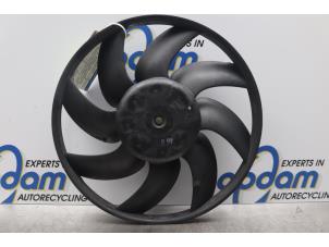 Usagé Ventilateur moteur Ford Fusion 1.4 16V Prix € 25,00 Règlement à la marge proposé par Gebr Opdam B.V.