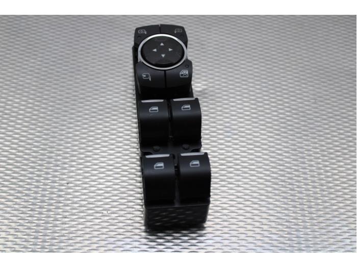 Usados Interruptor de ventanilla eléctrica Ford EcoSport (JK8) 1.0 EcoBoost 12V 125 Precio de solicitud ofrecido por Gebr Opdam B.V.