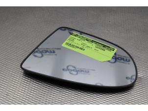 Used Mirror glass, left Nissan Qashqai (J10) 1.6 16V Price on request offered by Gebr Opdam B.V.