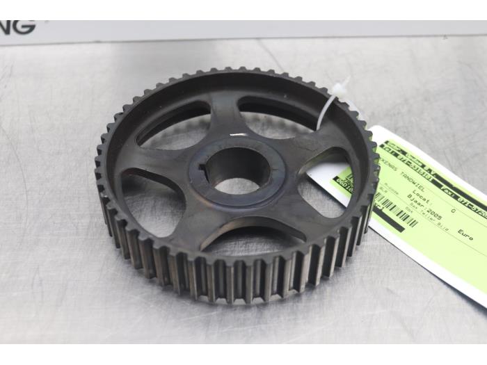 Camshaft sprocket from a Seat Altea 2005