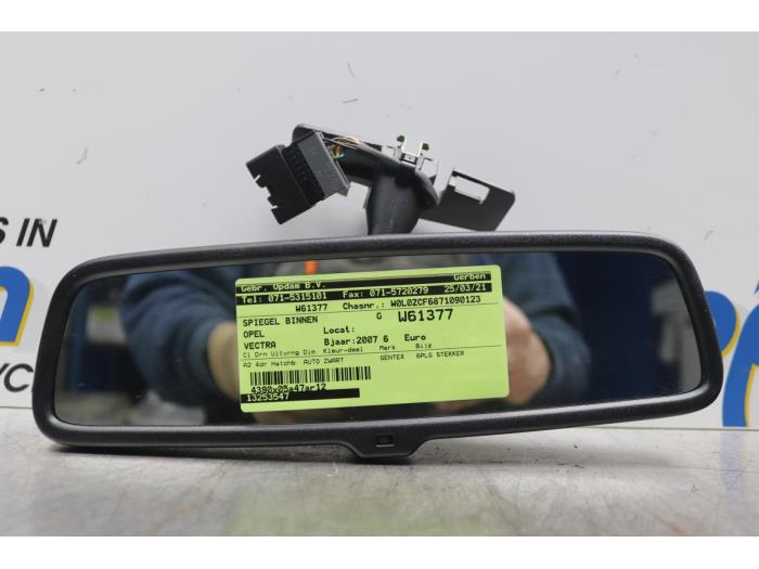 Rear view mirror from a Opel Vectra C GTS 2.2 DIG 16V 2007