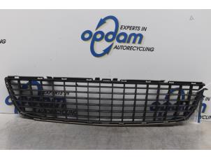 Used Bumper grille Opel Vectra C GTS 2.2 DIG 16V Price on request offered by Gebr Opdam B.V.