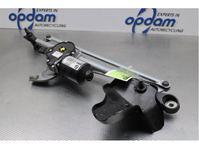 Wiper motor + mechanism from a BMW 4 serie Gran Coupe (F36) 440i 3.0 TwinPower Turbo 24V 2017