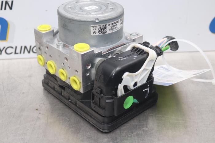 Begagnade ABS-pump Peugeot 208 I (CA/CC/CK/CL) 1.2 Vti 12V PureTech 82 Pris € 191,00 Marginaltabell erbjuds av Gebr Opdam B.V.