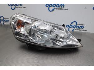 Used Headlight, right Peugeot Expert Price on request offered by Gebr Opdam B.V.