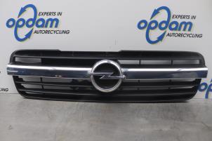 Używane Grill Opel Agila (A) 1.0 12V Twin Port Cena na żądanie oferowane przez Gebr Opdam B.V.