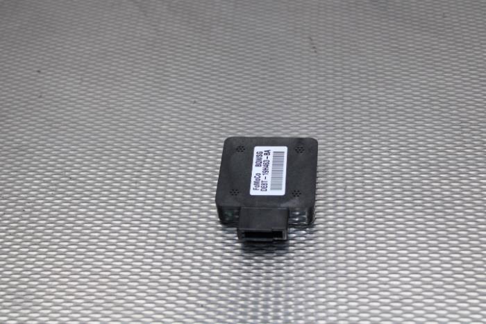 GPS antenna from a Ford Focus 3 Wagon 1.0 Ti-VCT EcoBoost 12V 125 2013