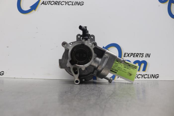 Vacuum pump (petrol) from a Volkswagen Golf VII (AUA) 2.0 GTI 16V Performance Package 2019