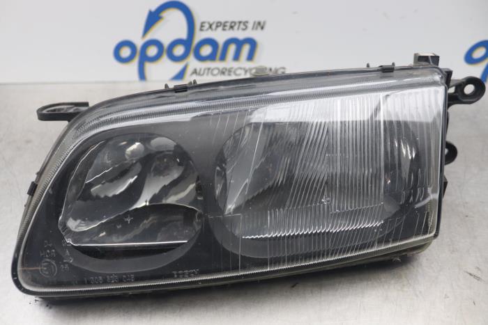 Używane Reflektor lewy Mazda 626 (GF12) 1.8i 16V Cena € 30,00 Procedura marży oferowane przez Gebr Opdam B.V.