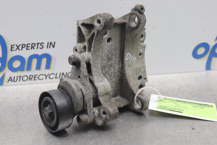 Usagé Support dynamo bas Citroen C4 Berline (LC) 1.6 16V Prix € 26,00 Règlement à la marge proposé par Gebr Opdam B.V.