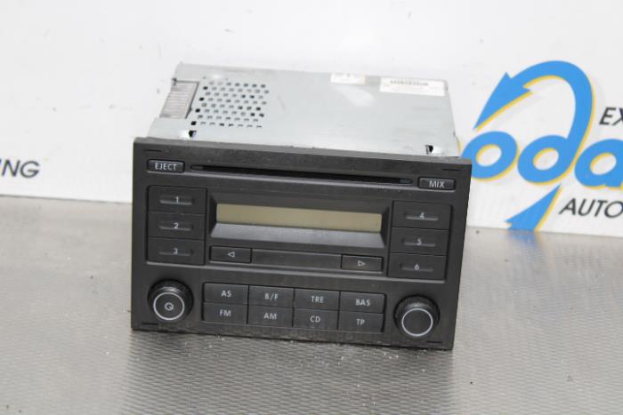 Reproductor de CD y radio de un Volkswagen Fox (5Z) 1.2 2007