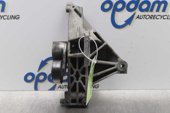 Usagé Support dynamo bas Fiat 500 (312) 1.2 Prix € 34,00 Règlement à la marge proposé par Gebr Opdam B.V.