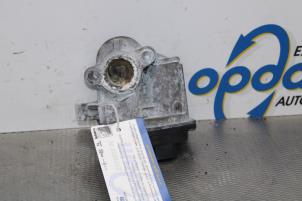 Usados Válvula EGR Opel Vivaro Precio de solicitud ofrecido por Gebr Opdam B.V.