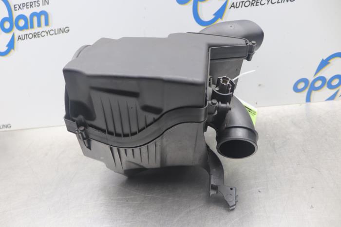 Boîtier filtre à air d'un Ford Focus 3 Wagon 1.0 Ti-VCT EcoBoost 12V 125 2018