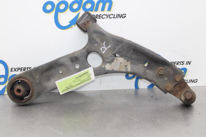 Front lower wishbone, right from a Kia Cee'd Sportswagon (JDC5) 1.6 GDI 16V 2012