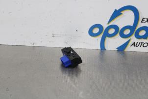 Used Central locking switch Citroen Jumpy 1.6 Blue HDi 95 Price on request offered by Gebr Opdam B.V.