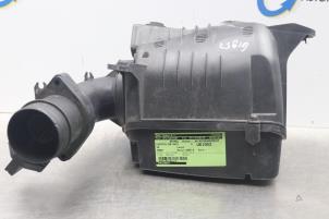 Usagé Boîtier filtre à air Volkswagen Caddy III (2KA,2KH,2CA,2CH) 2.0 SDI Prix € 40,00 Règlement à la marge proposé par Gebr Opdam B.V.