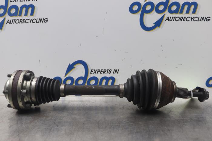 Front drive shaft, left from a Volkswagen Golf VII (AUA) 2.0 R-line 4Motion 16V 2015