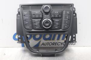 Usados Panel de control de radio Opel Astra J (PD5/PE5) 1.4 Turbo 16V Precio de solicitud ofrecido por Gebr Opdam B.V.